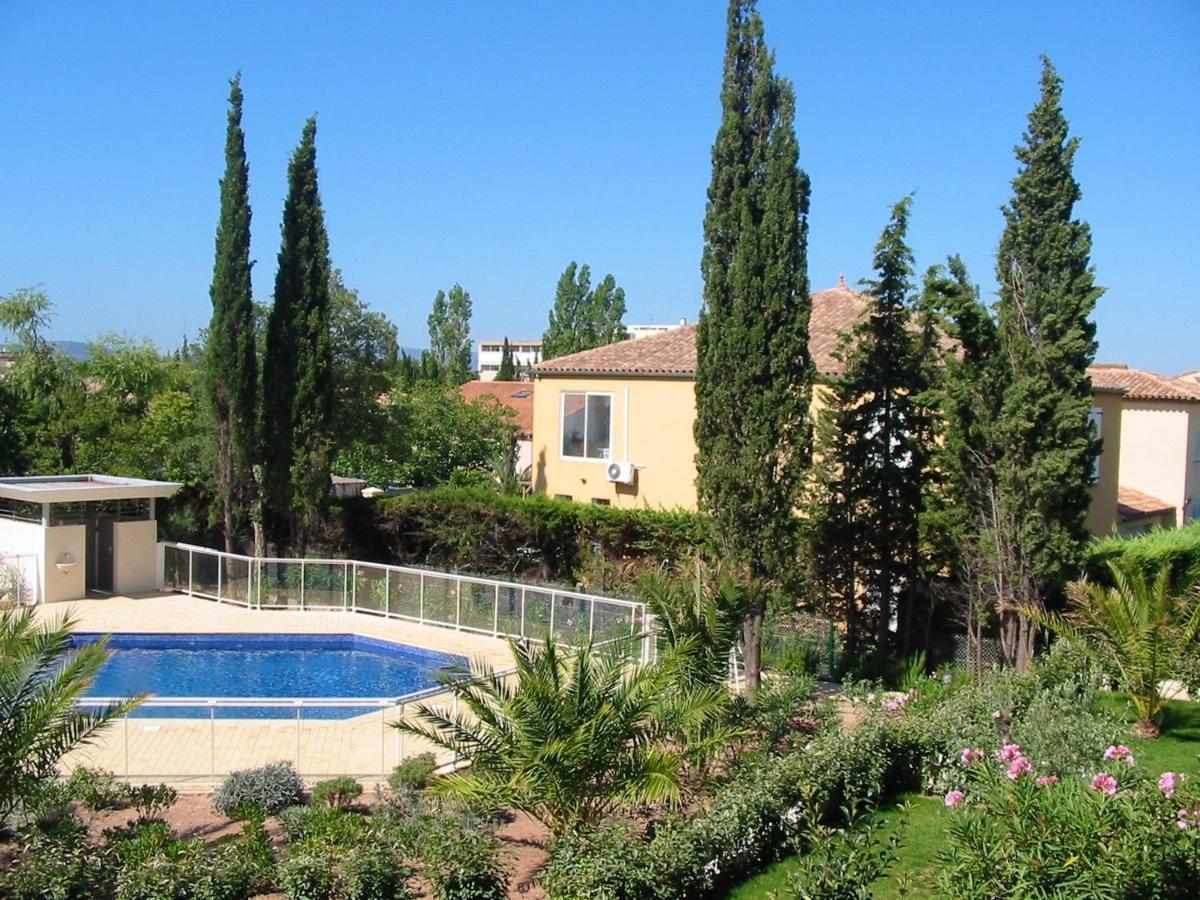 De 2 A A 800 M De La Avec Piscine Partagee Terrasse Amenagee Et Wifi * Fréjus