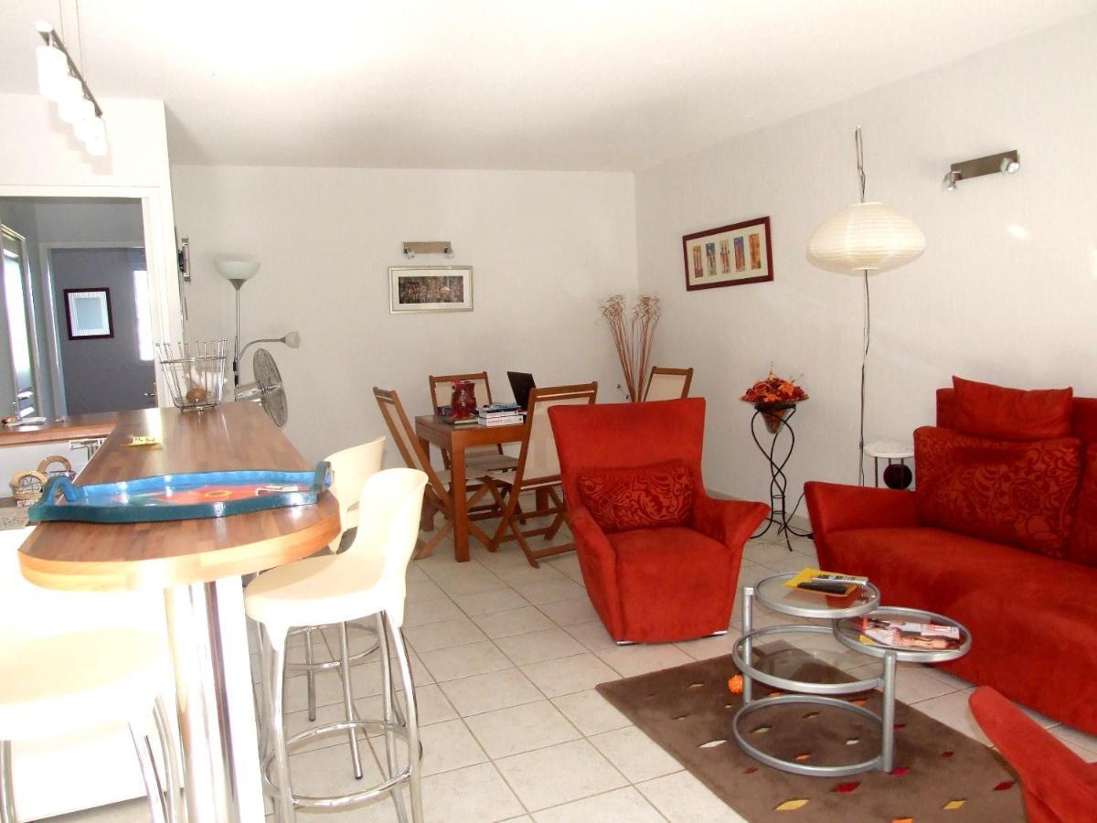 Appartamento Avec Terrasse A 70 M² Piscine Partagee Fréjus