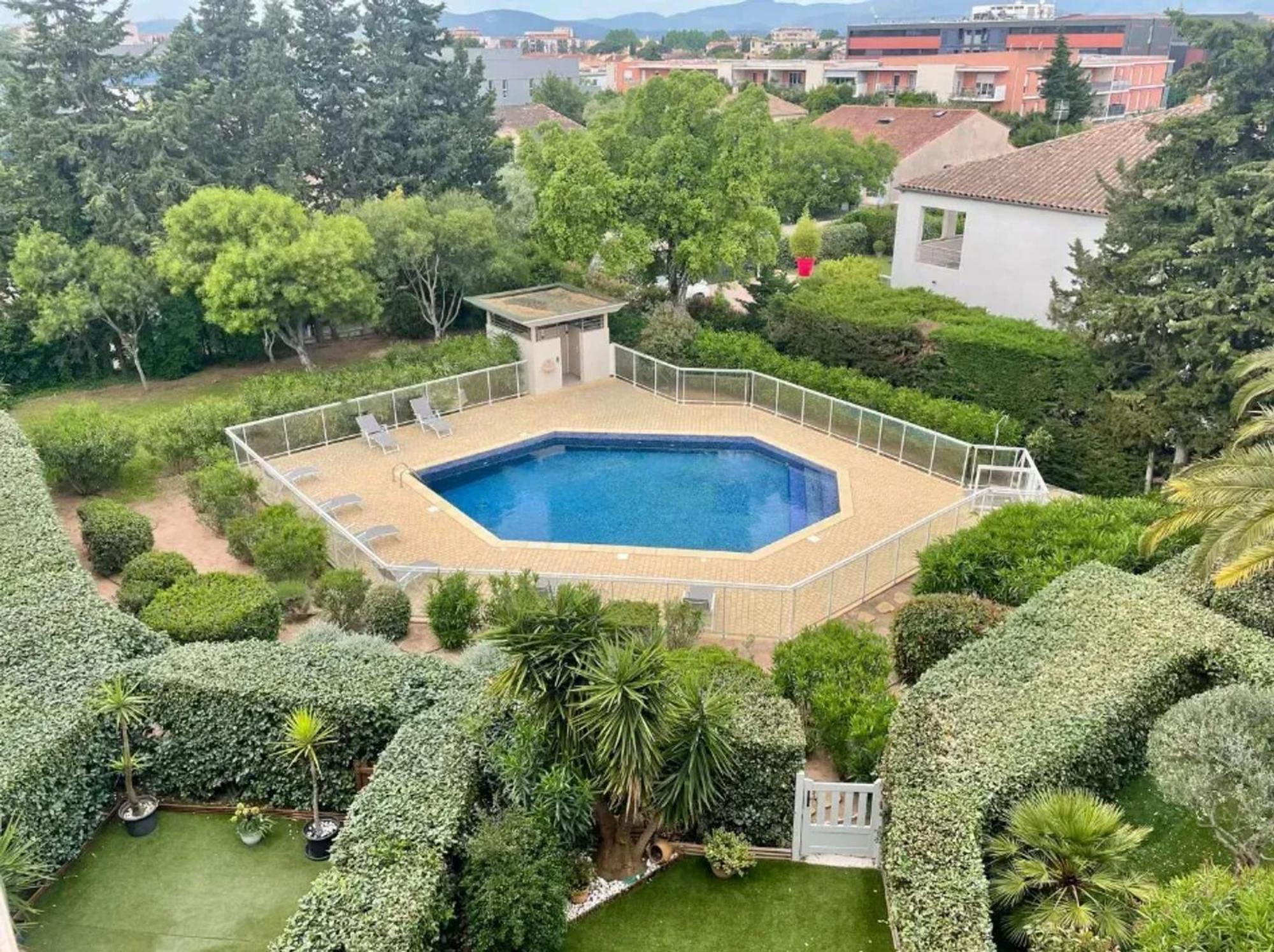 Avec Terrasse A 70 M² Piscine Partagee